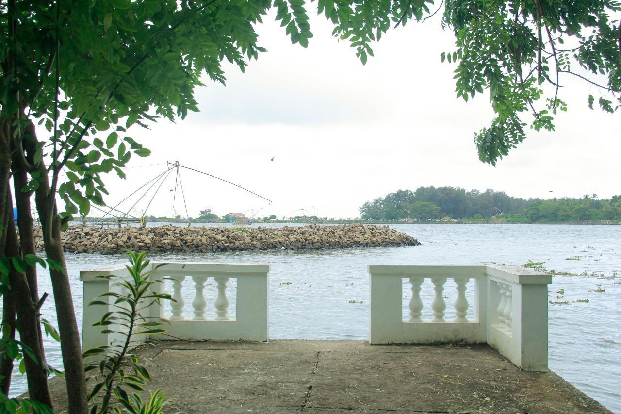 Muziris Harbour View Hotel Kochi Exterior foto